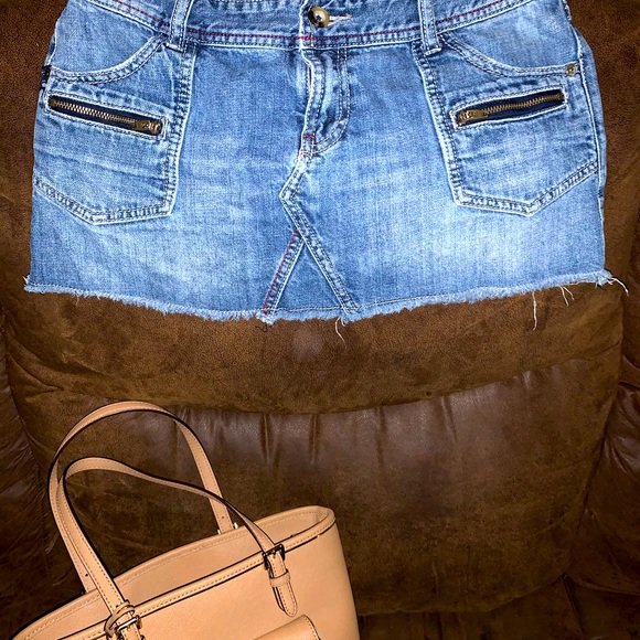 Billabong Adorable Denim Mini Skirt Size 7 - Picture 3 of 16